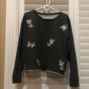 Cropped Abercrombie & Fitch sweatshirt.